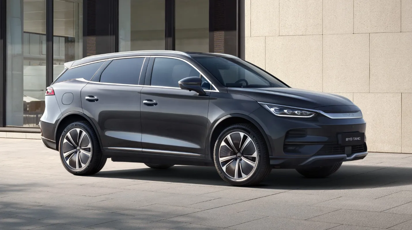 BYD TANG parado 