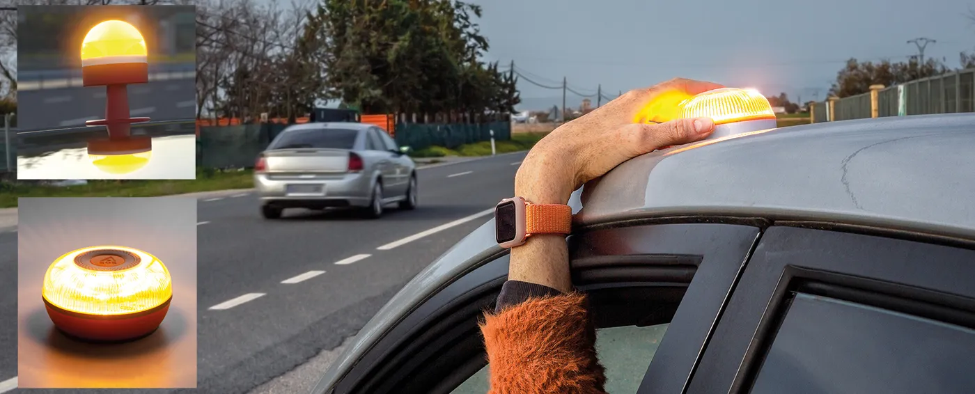 Mano coloca la señal V16 para alertar a otros conductores en carretera.