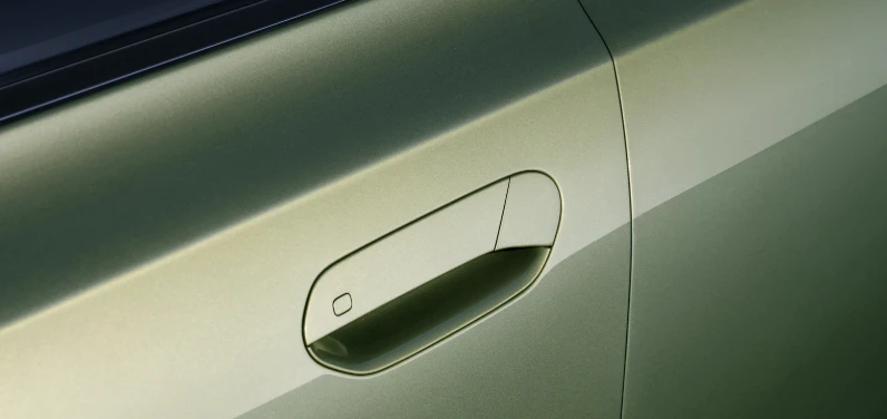 Detalhe dos puxadores semiocultos das portas do Dongfeng VIGO verde.