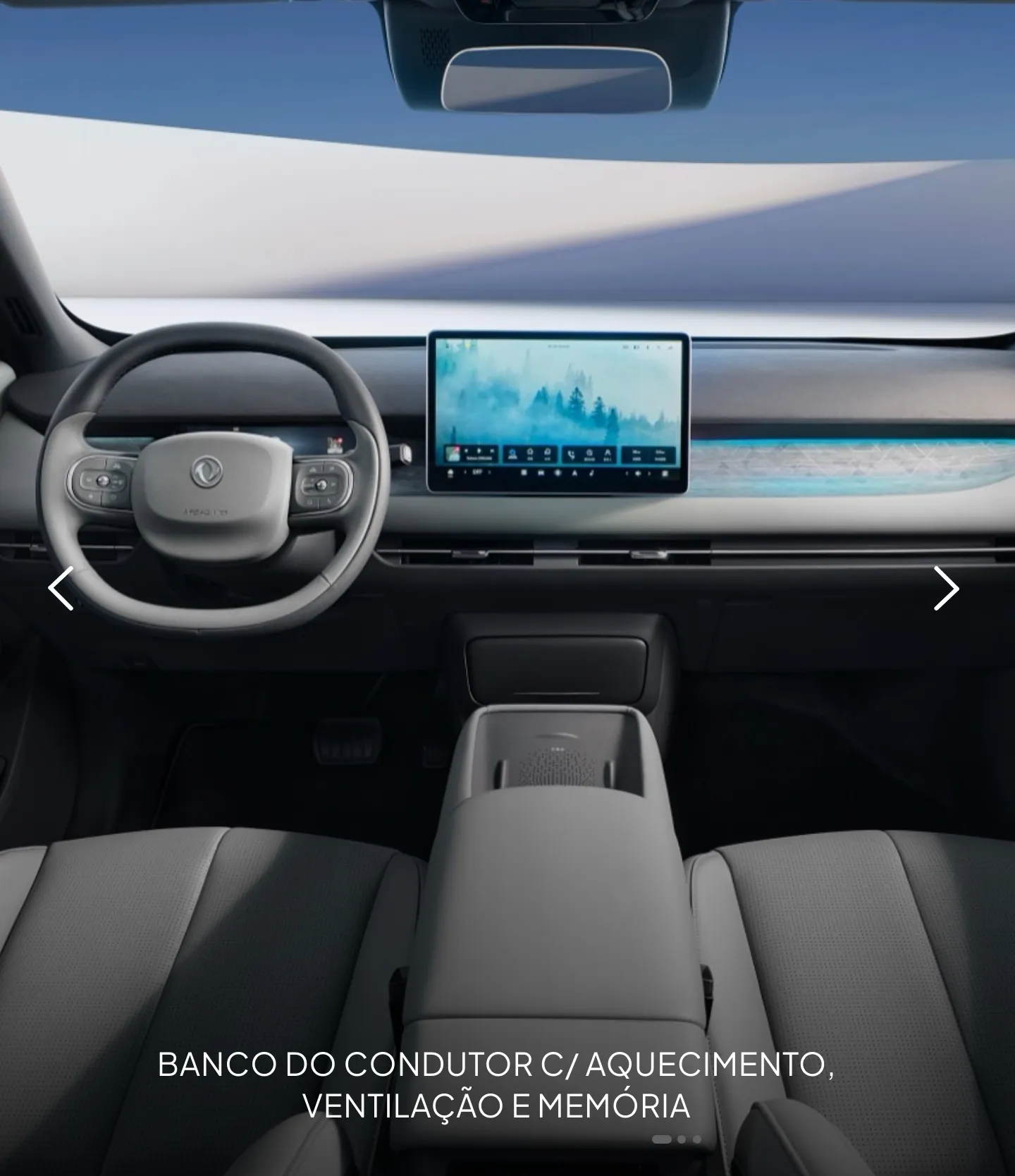 ista frontal do interior do Dongfeng VIGO, com volante multifunções, painel digital, ecrã central, consola dianteira, bancos em acabamento escuro e iluminação ambiente azul. Destaque para o banco do condutor com aquecimento, ventilação e memória.