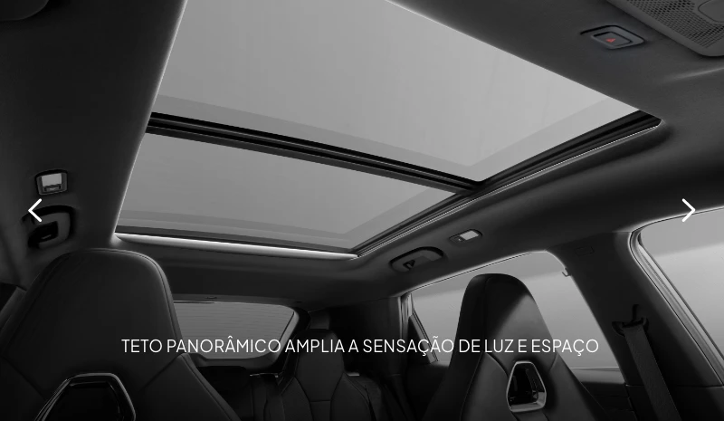 Bancos traseiros em pele pretos. 