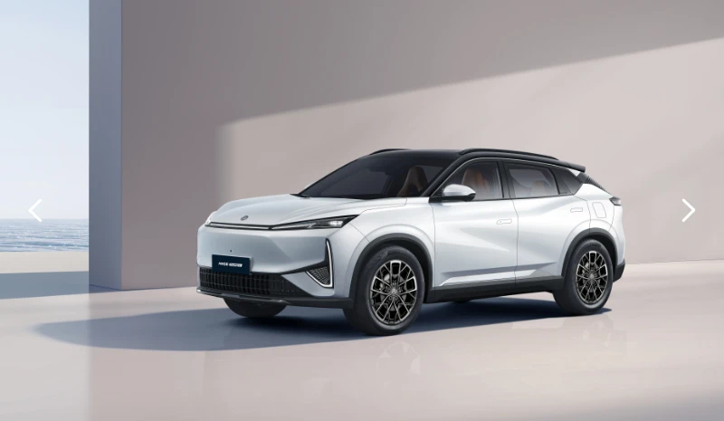 Dongfeng MAGE visto de lado, com linhas aerodinâmicas e jantes de liga leve. 