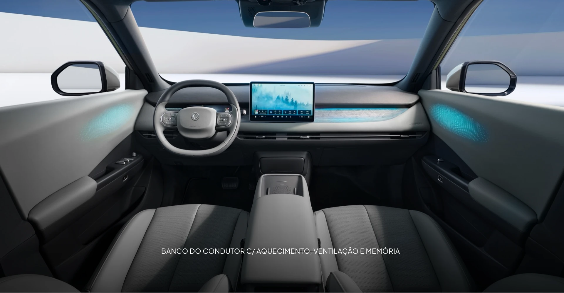 ista frontal do interior do Dongfeng VIGO, com volante multifunções, painel digital, ecrã central, consola dianteira, bancos em acabamento escuro e iluminação ambiente azul. Destaque para o banco do condutor com aquecimento, ventilação e memória.