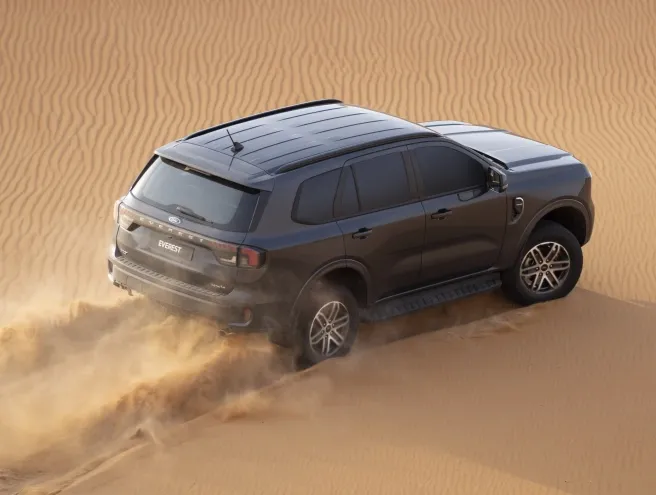 Ford Everest XLS sur les dunes du désert