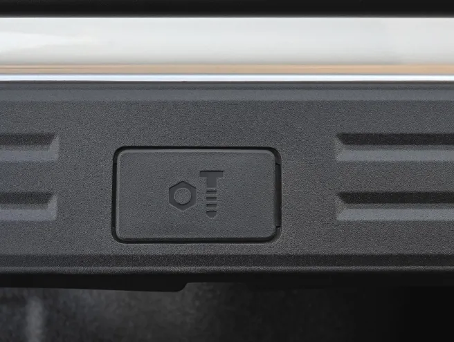 Fonctionnalité à l'arrière du pick-up pour une installation rapide et facile des accessoires 