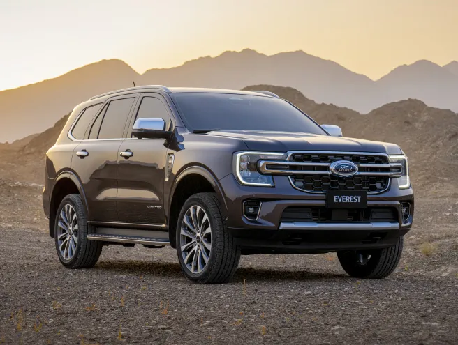 Ford Everest Limited in the desert