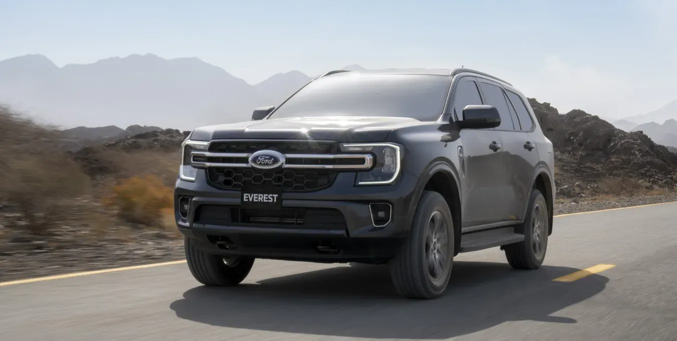 ford everest on the road