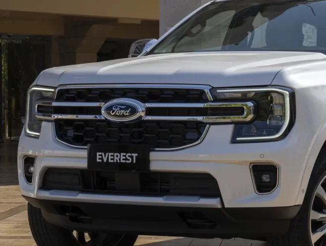 Ford Everest Limited front grille