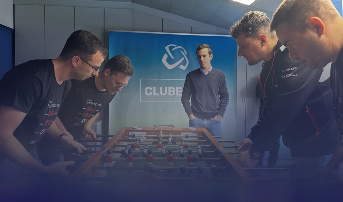Jogo de matraquilhos entre colaboradores da empresa